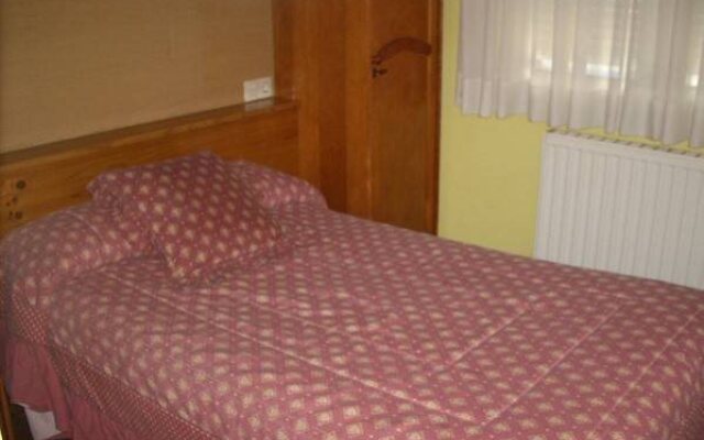 Hostal Puente Azud
