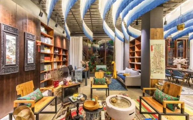 Lubian Jiushan Banshui Boutique Hostel