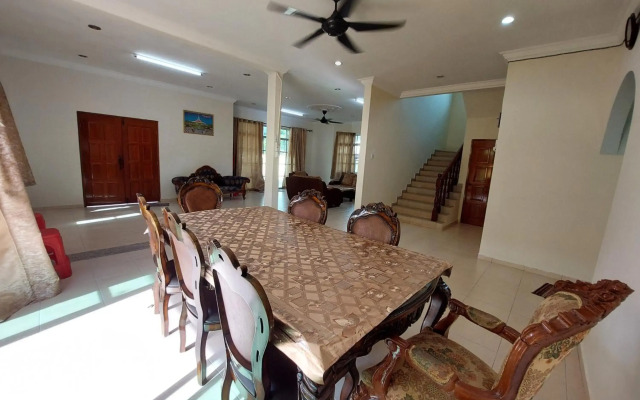 AL' Indara Bunglow Homestay Taiping