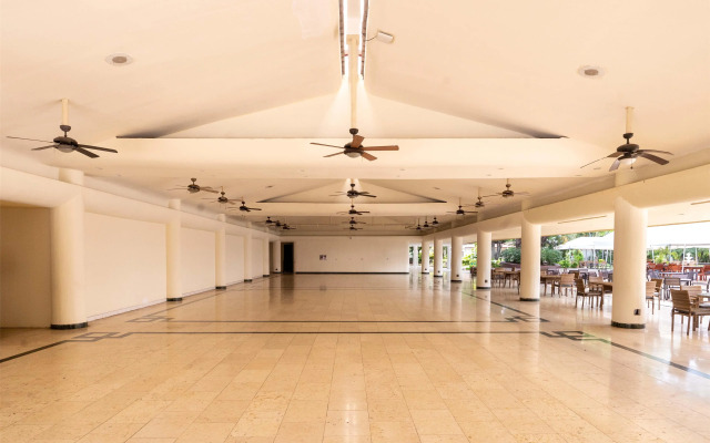Best Western Las Mercedes Airport