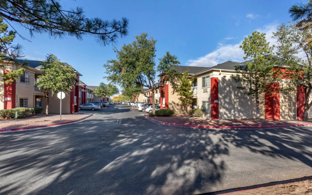 Suburban Studios Albuquerque Uptown