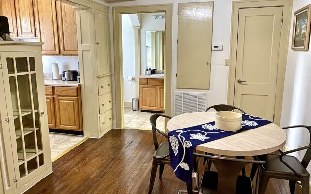 Evie's apartment