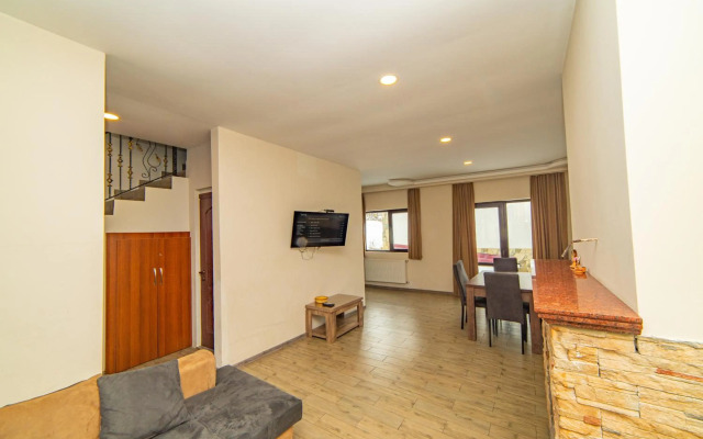 Gio’s Family house