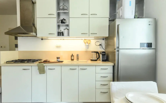 Boutique 1BR Apt with parking