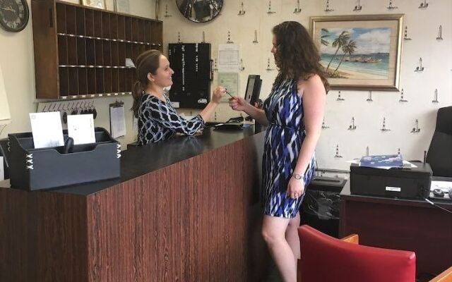 MacThrift Motor Inn