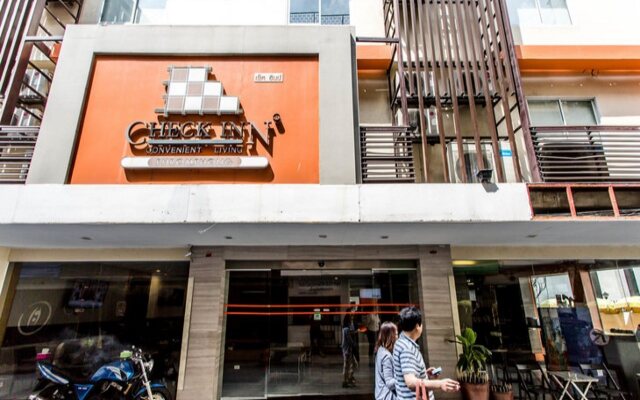 Check Inn Hostel  Phromphong