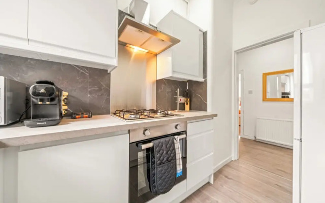 Cosy and Bright 3-Bedroom Flat