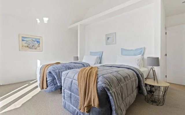 CBD Spacious 3 Storey Terrace House