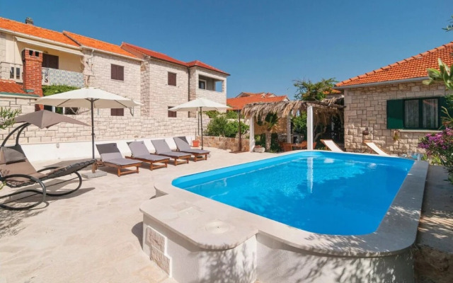Zoki - Pool House - H