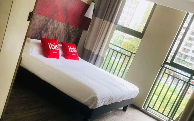 ibis Chengdu East Railway Station Hotel