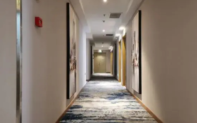No. 8 Season Hotel Nandou Ancient City Nanshan Subway Station Branch, Shenzhen