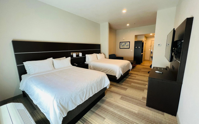 Holiday Inn Express & Suites Salinas by IHG