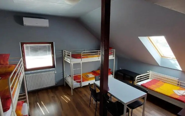 Vadgesztenye Youth Hostel