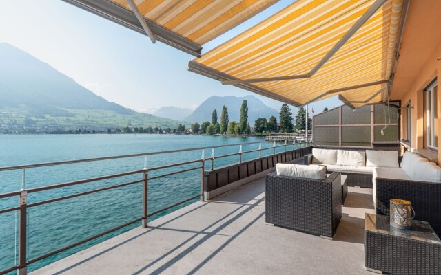 Seestern am See mit Motorboot Ennetb Rgen