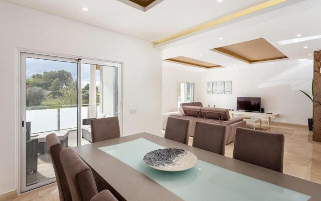 Luxury Vau Beach Villa with Private Pool