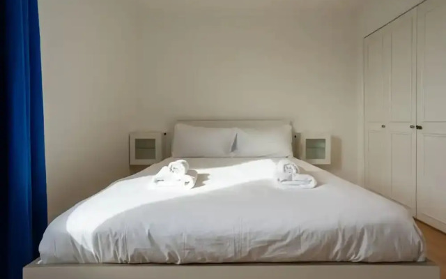 Stylish 2 Bedroom Apartment Near the City Centre