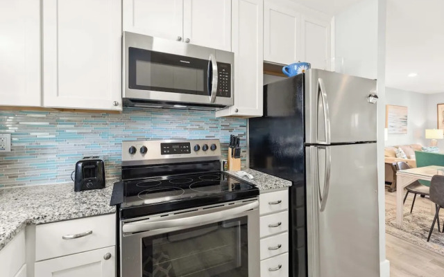 Lighthouse Point 20B