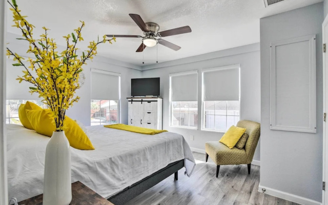 Galveston Retreat w/ Backyard & Patio!