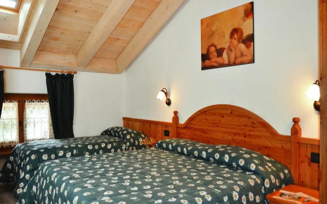 Apartment in Pellizzano Near Shopping