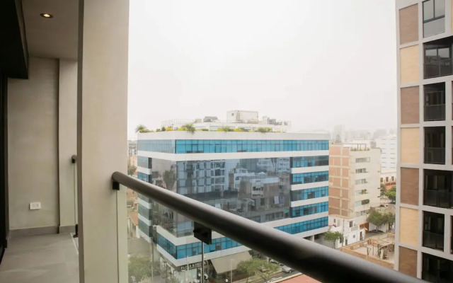 Majestic 1BR With Balcony in Miraflores