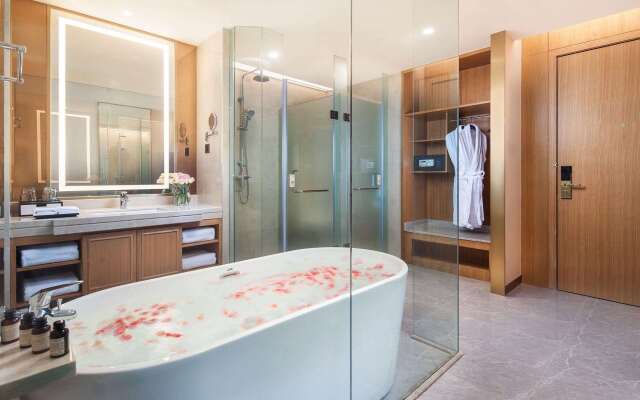 Ramada Plaza Fuxian Lake