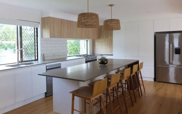 Tugun Retreat - 5BRM Home with Pool