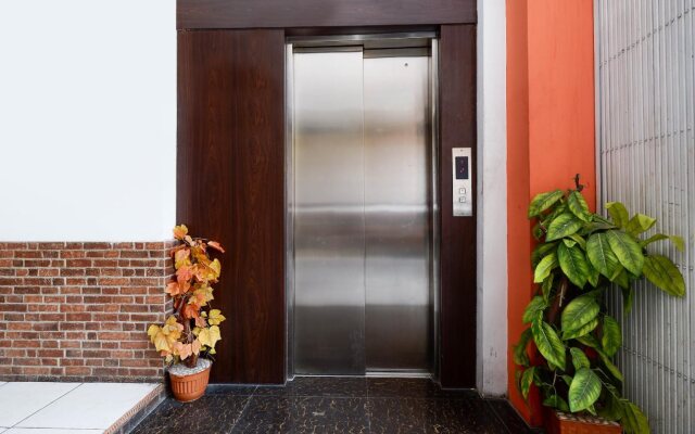 OYO 1251 Residence 8