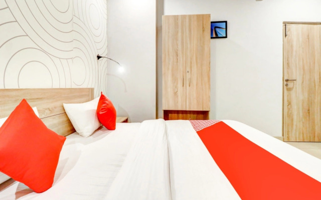 OYO 79898 Grand Hotel