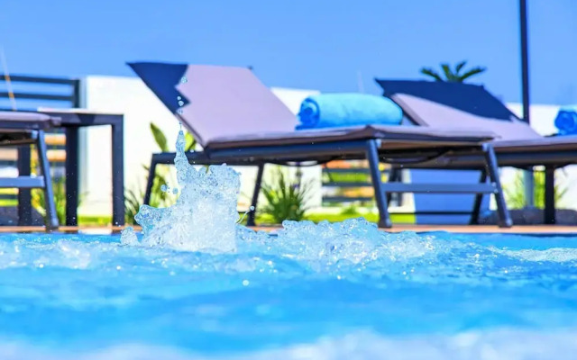 Villa Solaris Heated Pool & Hot Tub