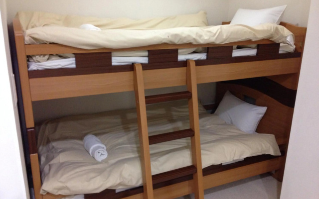 Tsuru Apartments – Guest Rooms – Furano