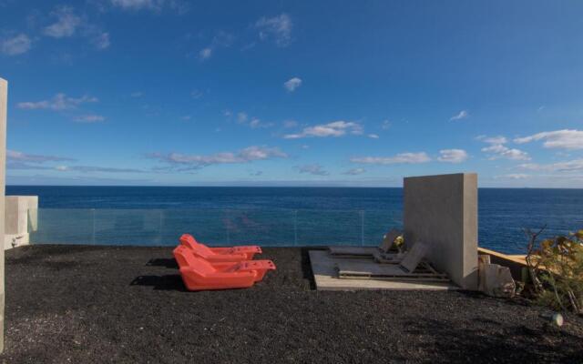 Exclusive Design Villa : 1080 m2, oceanfront, 2 swimming pools.