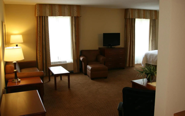 Hampton Inn & Suites Warren