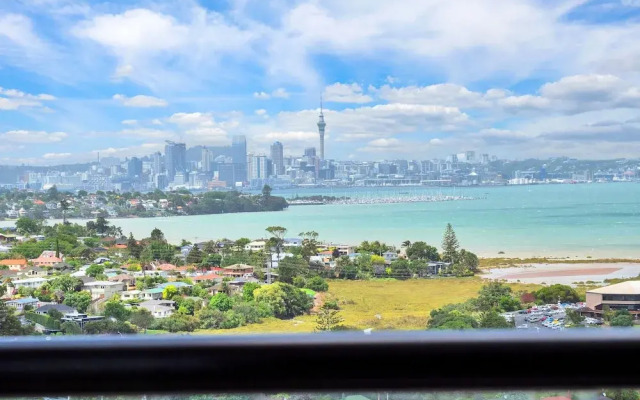 Sea City Views Takapuna Studio w Carpark