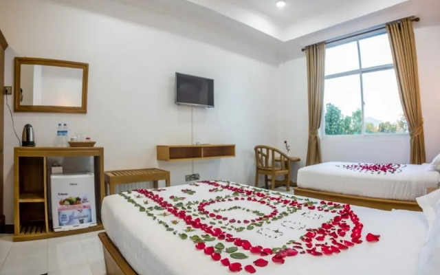 Shwe Pyi Thain Kha Hotel