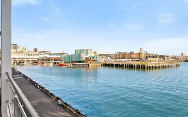 Relaxing Sea Wharf View Apartment