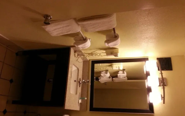 Rodeway Inn & Suites