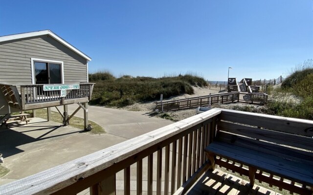 12 Beach Fantasy Studio Bedroom Condo by RedAwning