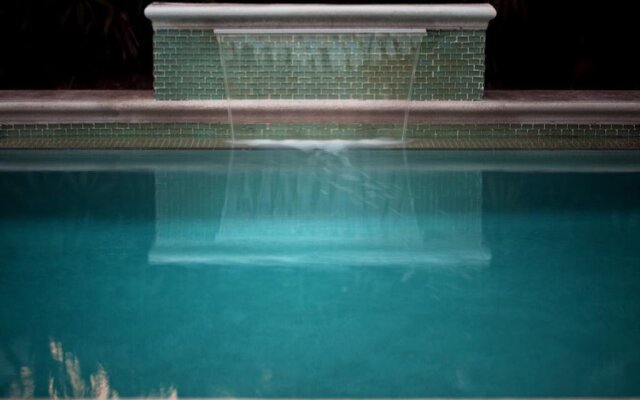 Alexander's Guesthouse - Adults Only