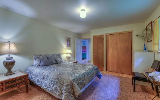 The Cedar Field Vacation House