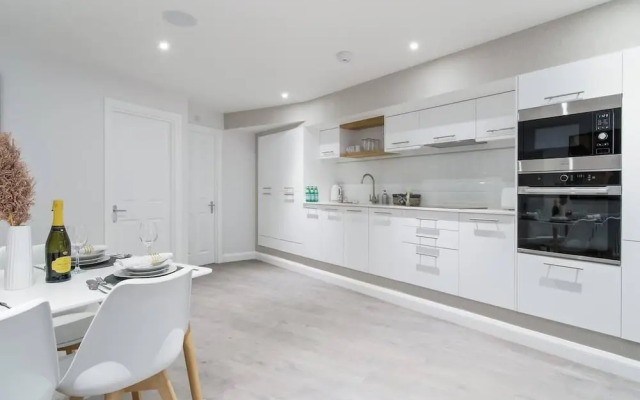 Livestay - 2 Bed Hollywood Movie Themed Apt