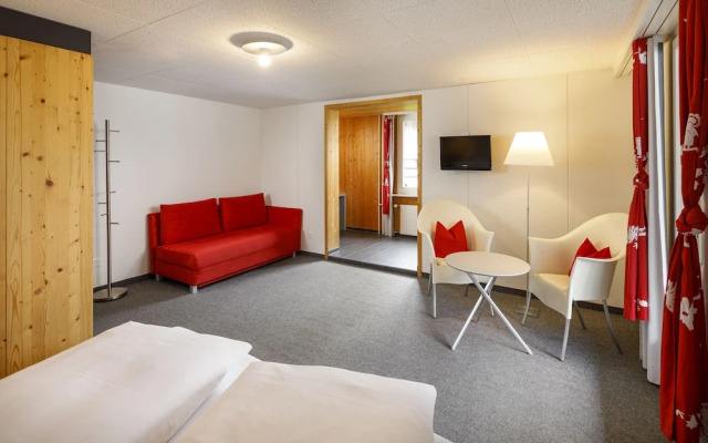 Hirschen Guesthouse - Village Hotel