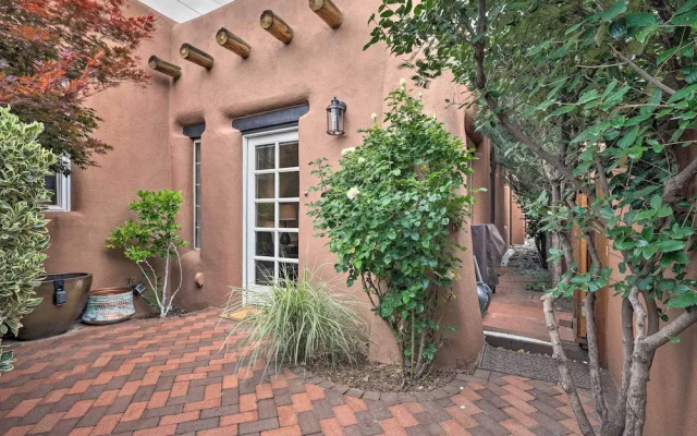 Historic Railyard Bungalow - Walkable Location!