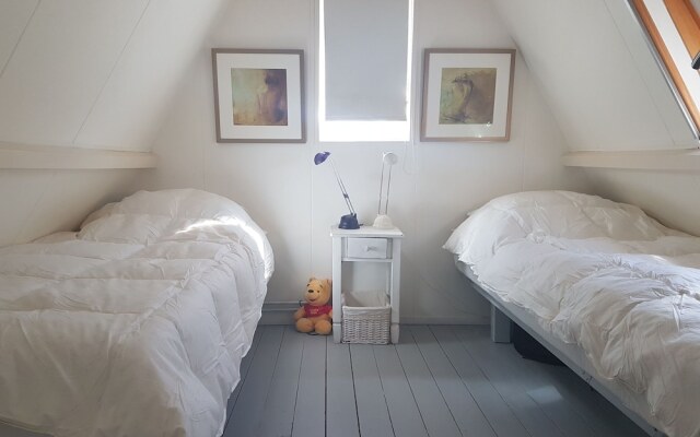 Luxury Holiday Home in Heiloo with Terrace And Garden