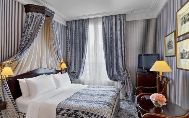 Le Dokhan’s Paris Arc de Triomphe, a Tribute Portfolio Hotel