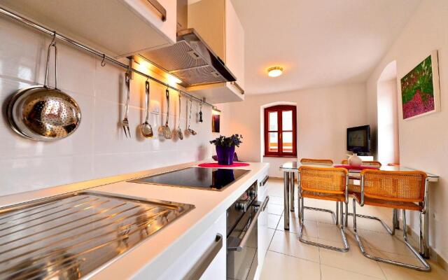 Sunny Bobica Apartments