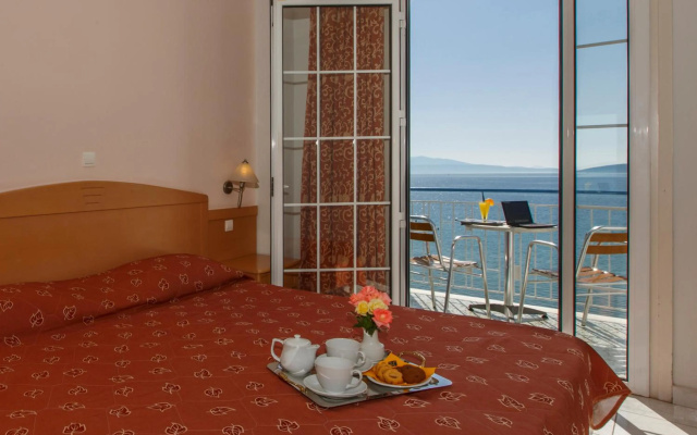 Hotel Tolo