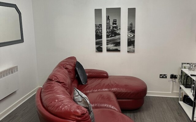Remarkable 2-bed Apartment in Wolverhampton