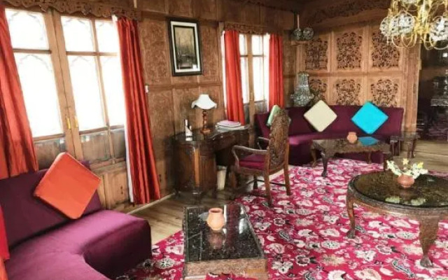 Mother India Group of houseboats.