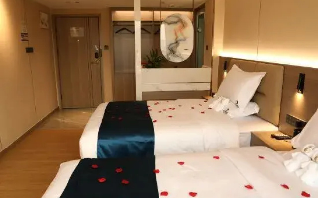Jinfengyuan Hotel (Shenzhen Dayun Center Ailian Metro Station Branch)