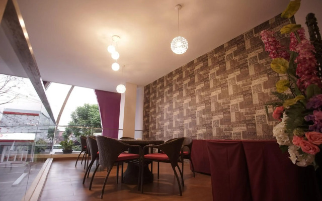 Viva Hotel Kediri, Azana Hotels Collection
